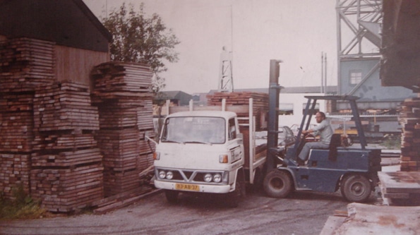 geschiedenis-van-de-amsterdamsche-fijnhouthandel-minervahaven-4